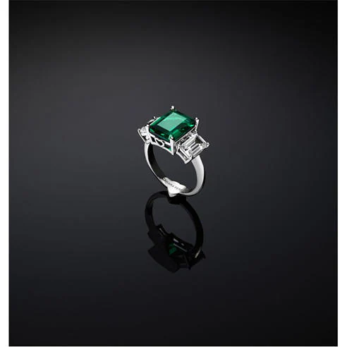 Chiara Ferragni: Women's Emerald Band Ring