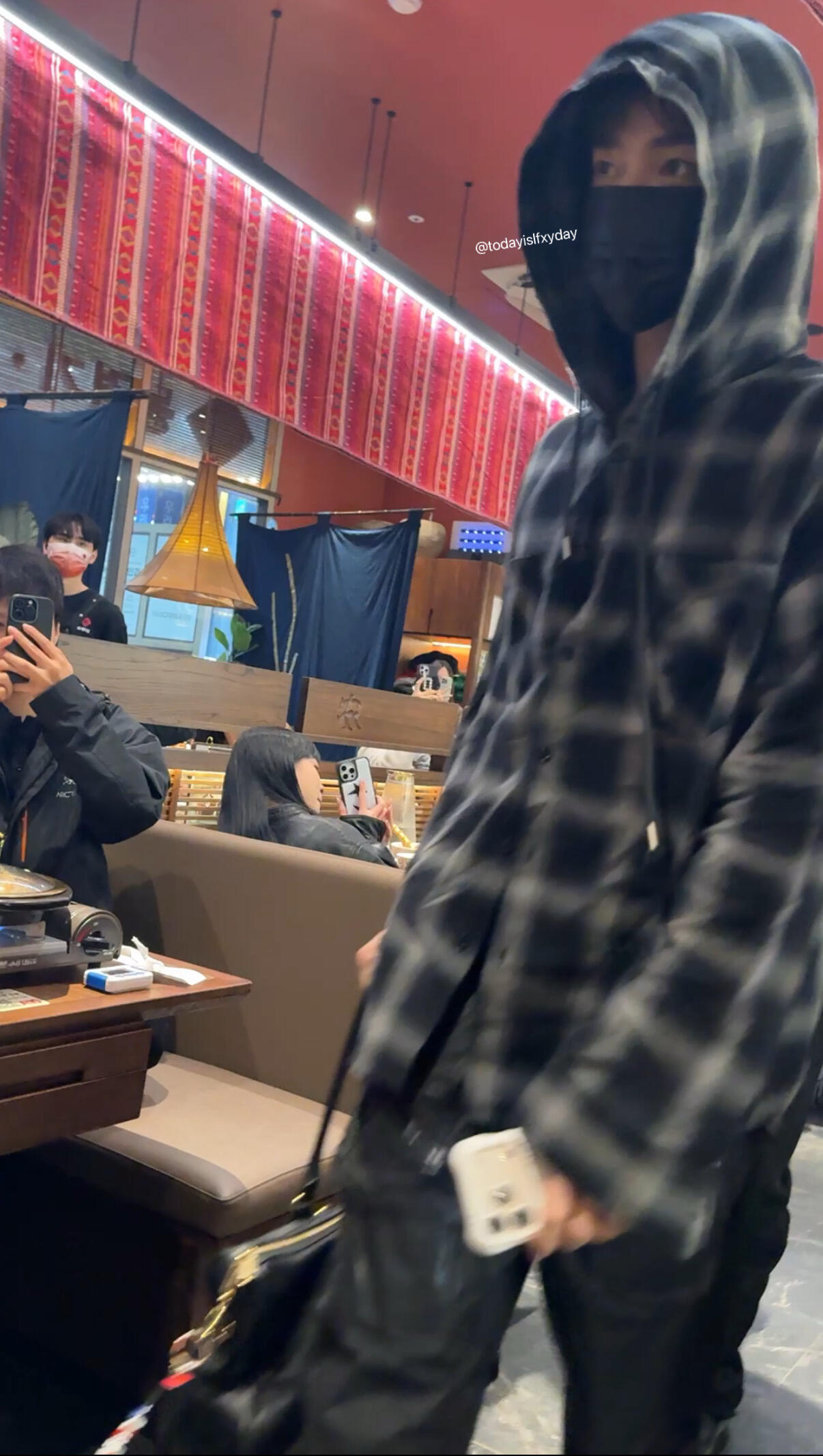 Seoul Restaurant Sighting with Fan Photos - Image 1