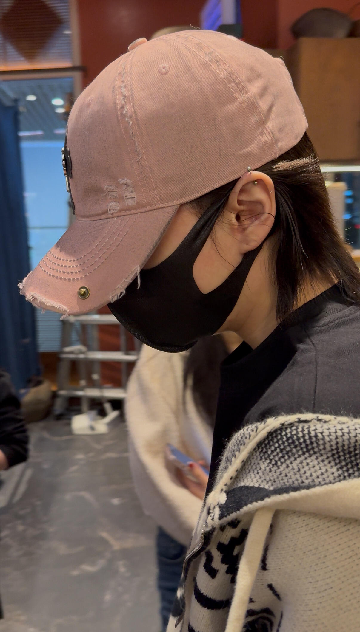 Seoul Restaurant Sighting with Fan Photos - Image 2