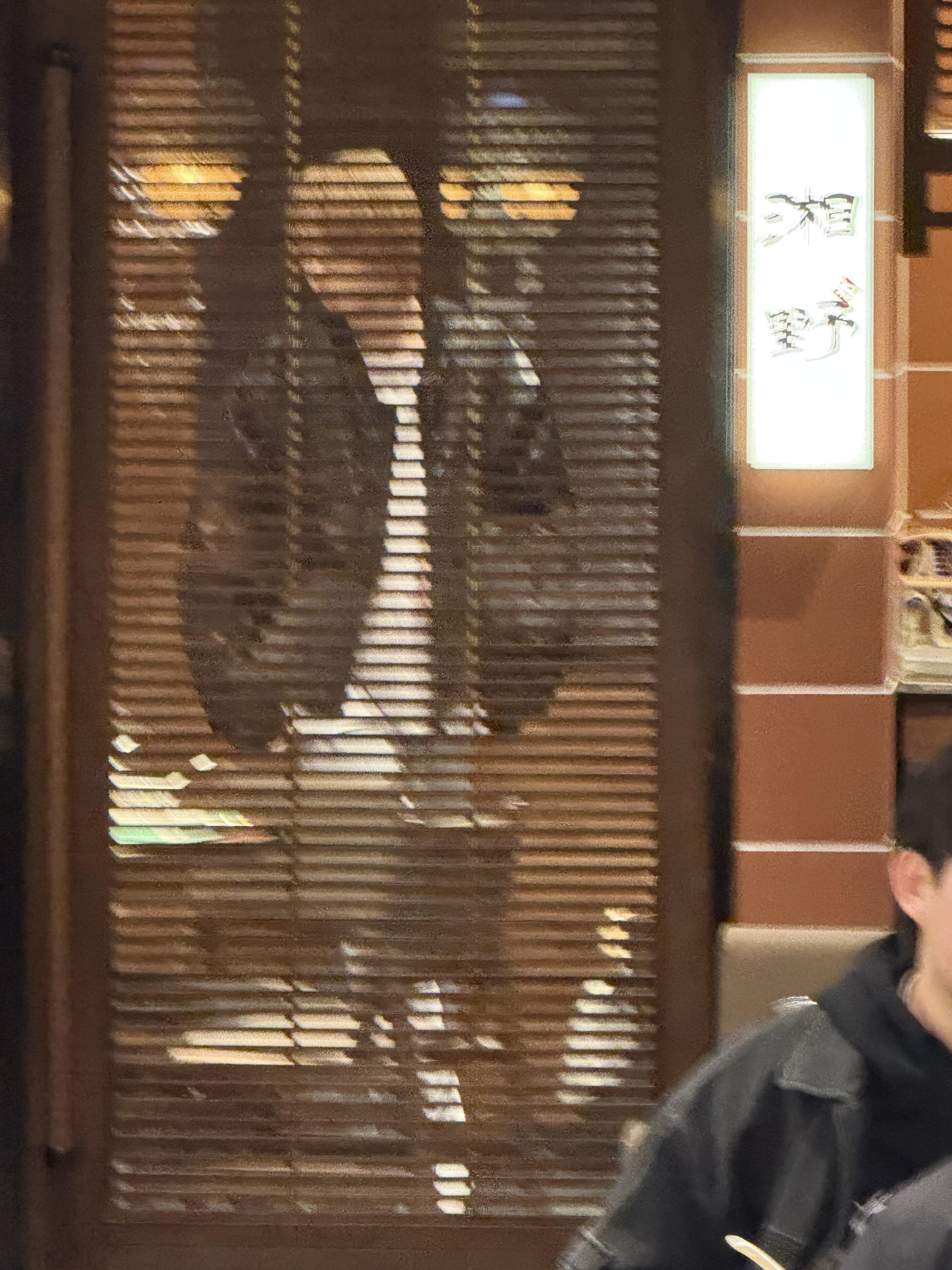 Seoul Restaurant Sighting with Fan Photos - Image 3