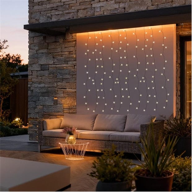 Streetwize - Solar Powered Warm White LED Curtain Lights