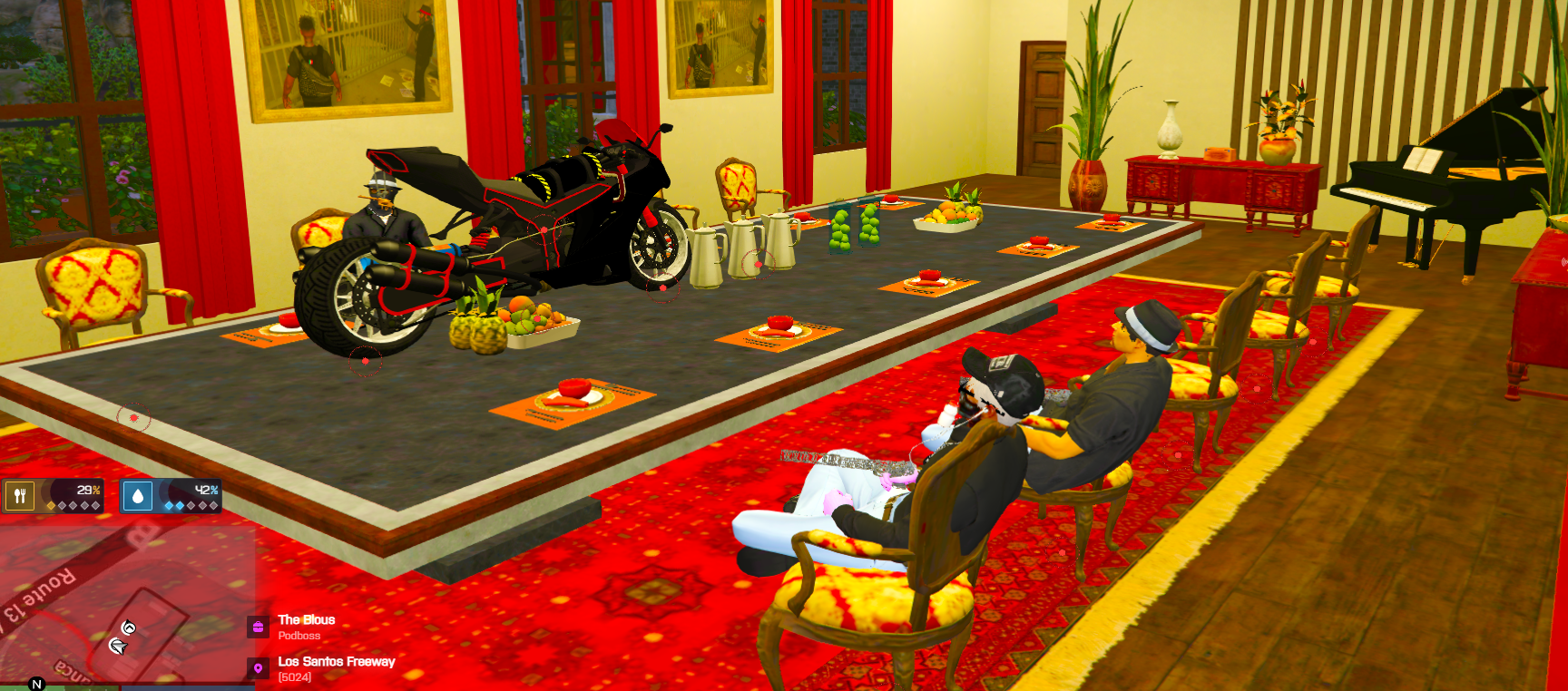 Ace von Distrikt 17 sein Motorrad zum essen Perfekt