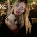 avatar blondé in red light