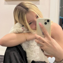 avatar blondé in red light