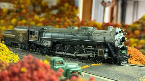 ModelTrainPeople banner