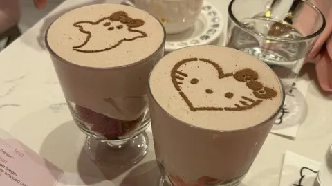Sanrio Café 🥧 Stickers ☕ Emotes 🍵 Hello Kitty 🥐 Giveaways banner