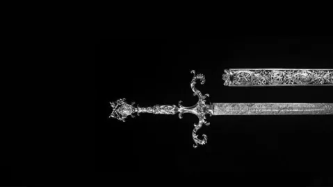 Q I A banner