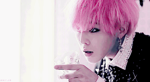 G-DRAGON banner