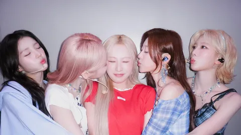 LOOΠΔ - Stream Hyper-Ego! banner