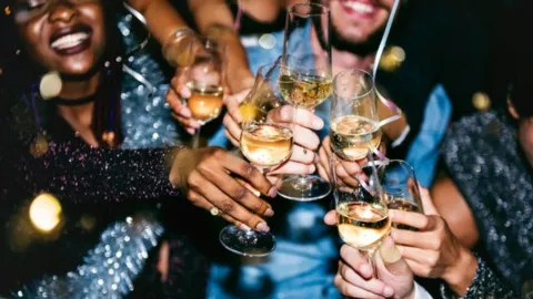 Hugholic🧸 18➕ Discord server banner