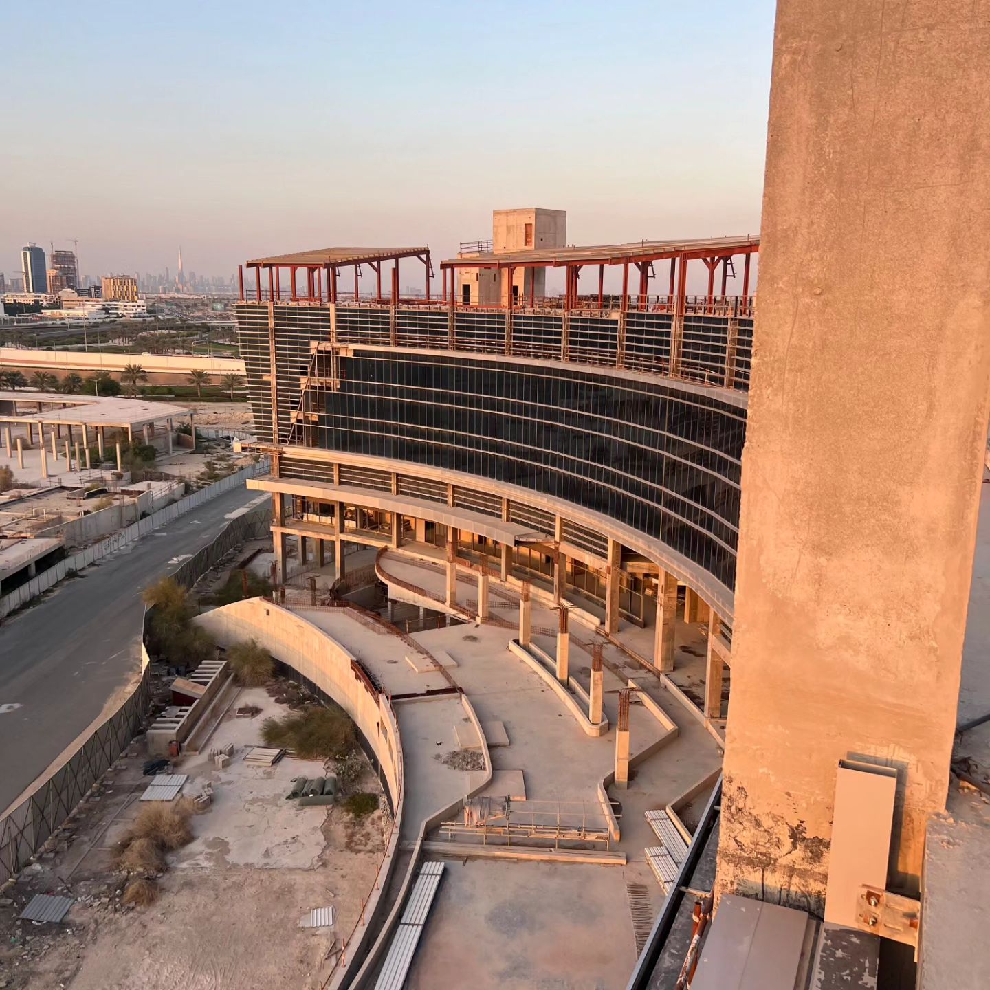 Discovery splash banner for Urbexology.com / Cascadology.com - Pictures of the world! Discord server