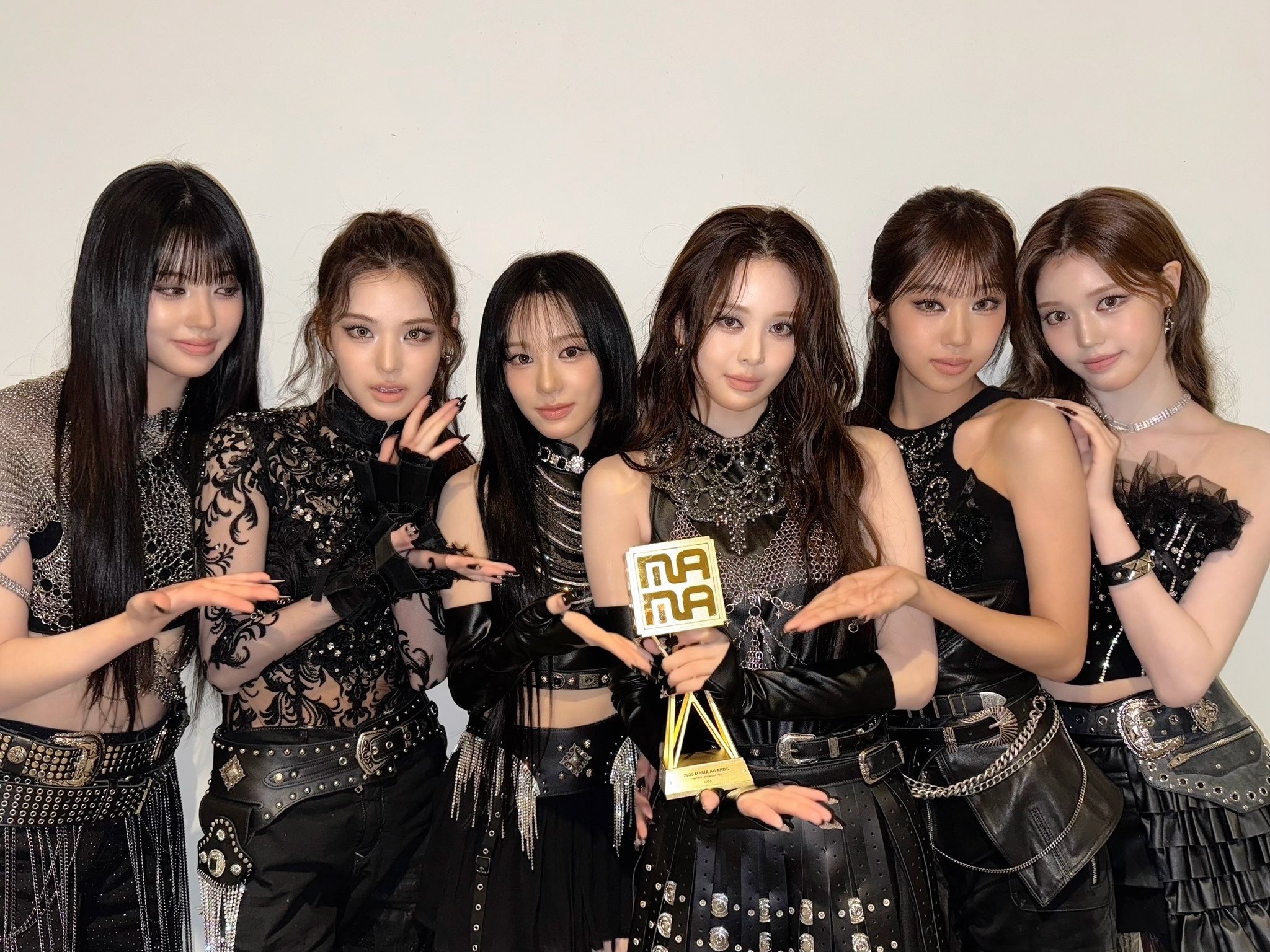 Discovery splash banner for izna (이즈나) Discord server