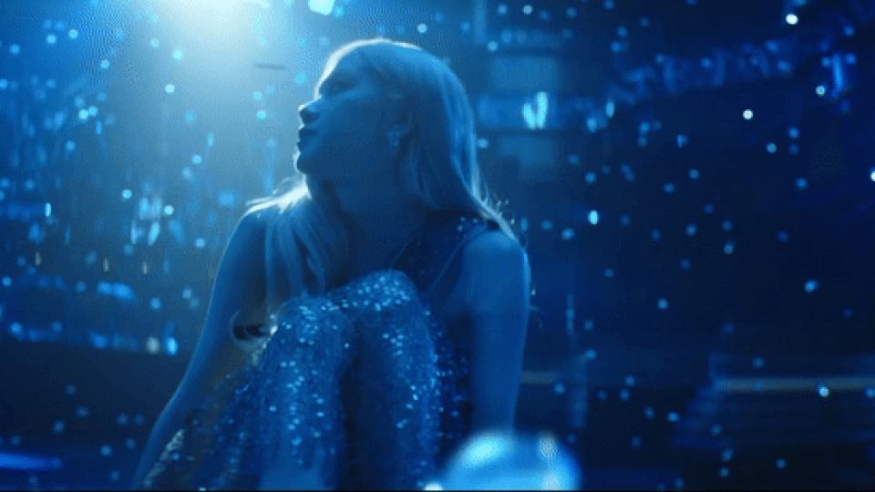 Discovery splash banner for ROSÉ Discord server