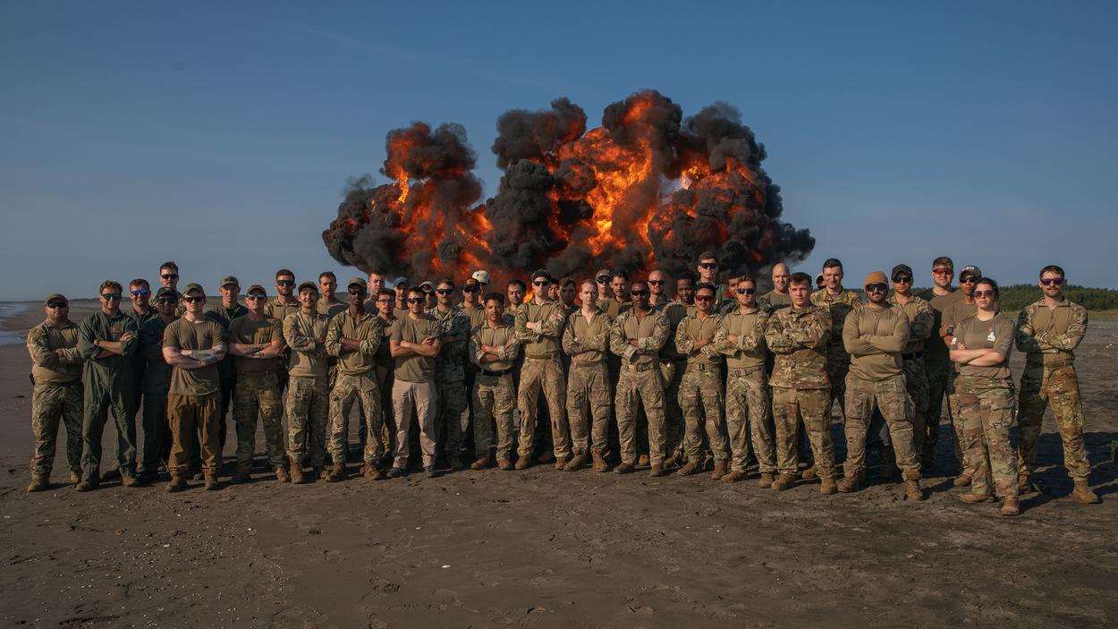 Discovery splash banner for 112 & Defensie Community© Discord server