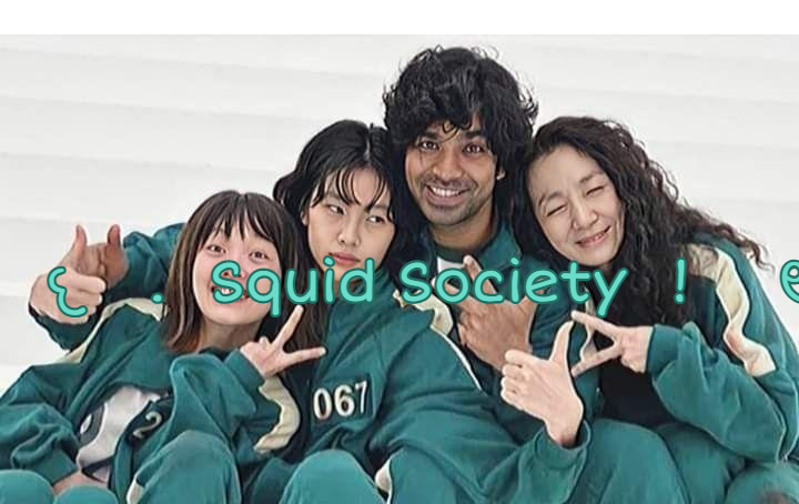 Discovery splash banner for 𐔌 . Squid Society ! ୧ Discord server