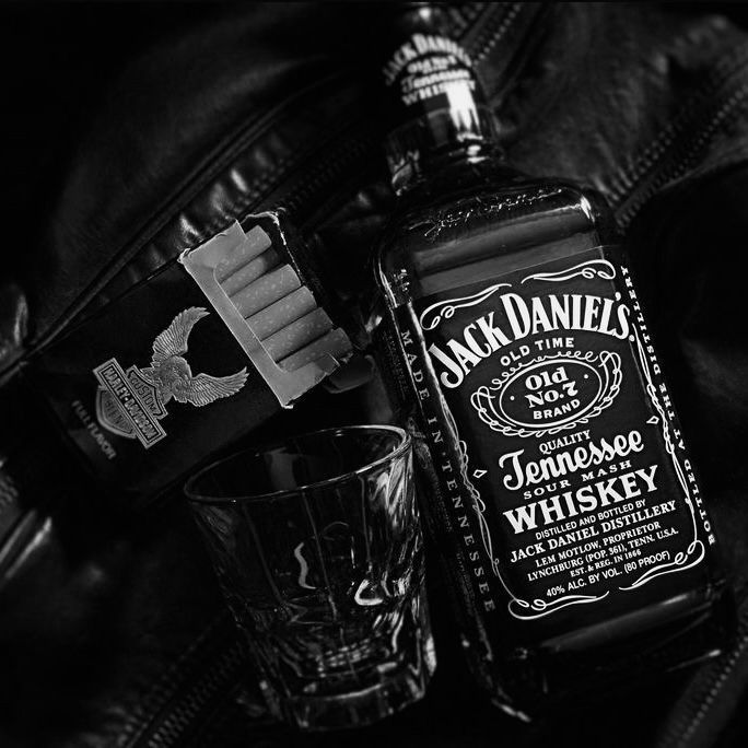 Discovery splash banner for 𝕭𝖆𝖊 🌹 | Hangout • Social • Anime • Chill • Voice Chat • Nitro • Giveaway Discord server