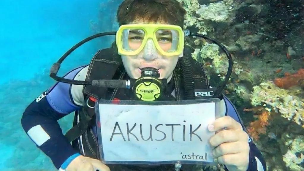 Discovery splash banner for A K U S T İ K #1K OLDUKK Discord server