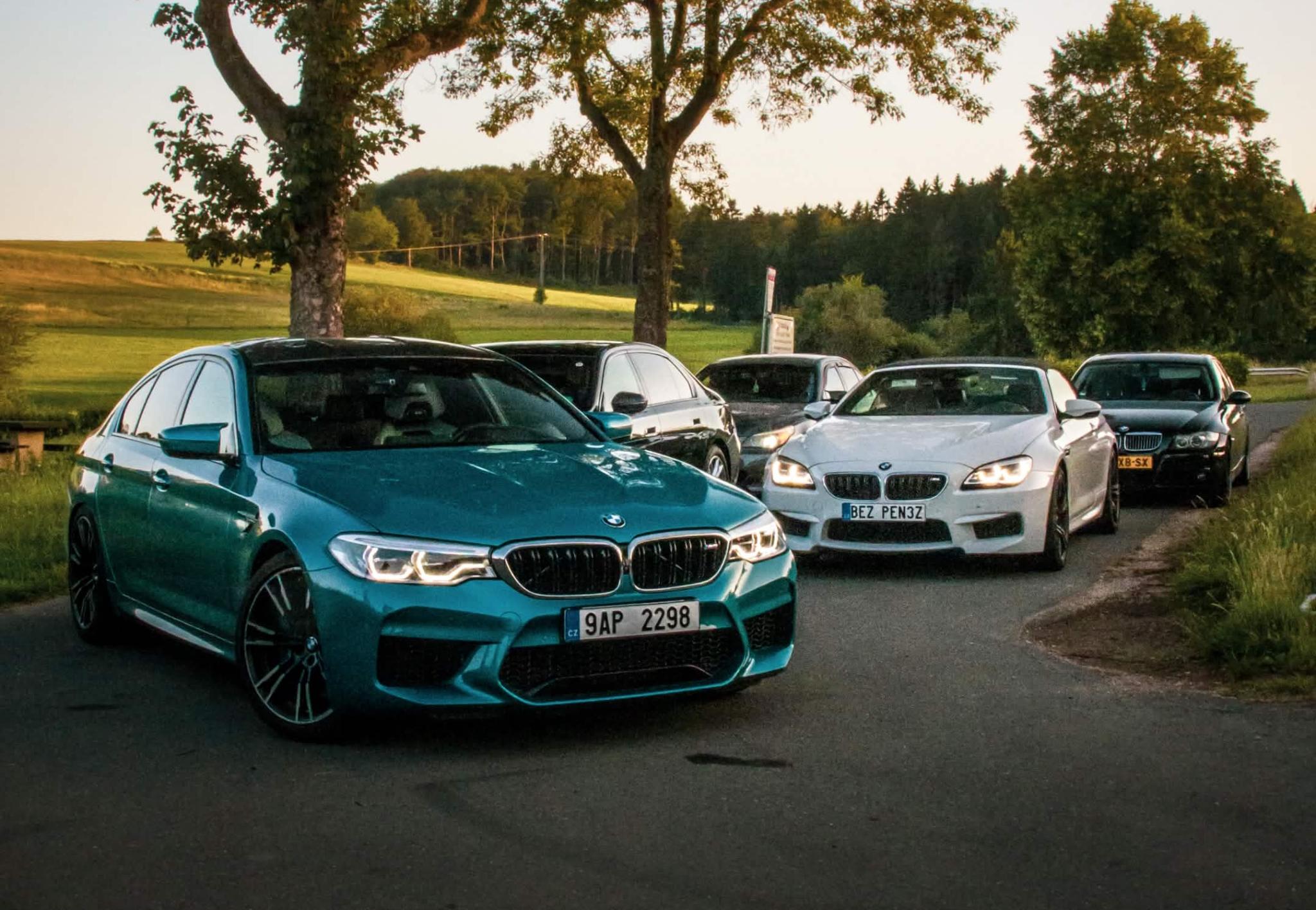 Discovery splash banner for BMW Discord Discord server