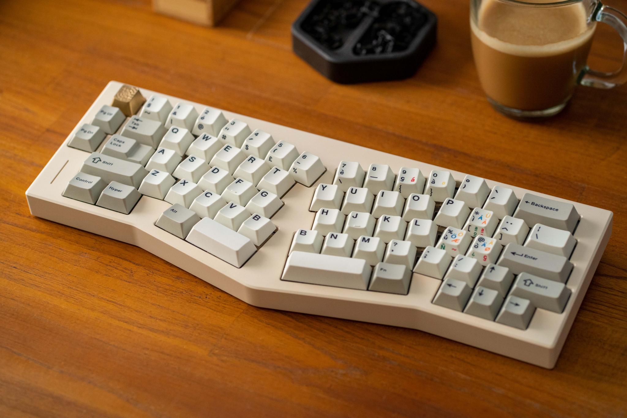 Discovery splash banner for LatamKeys Discord server