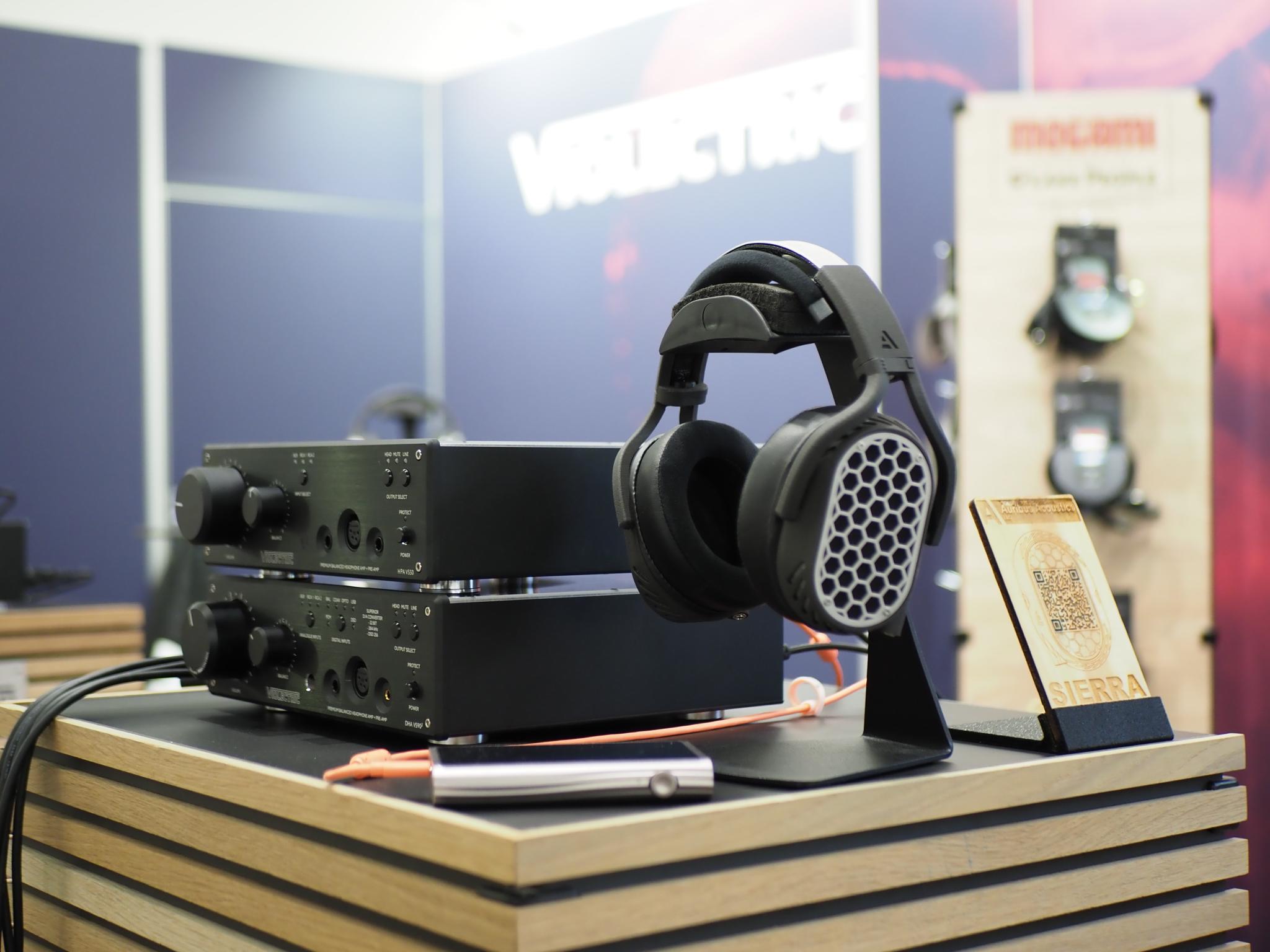 Discovery splash banner for Auribus Metropolis: Audio Community and Advice Discord server