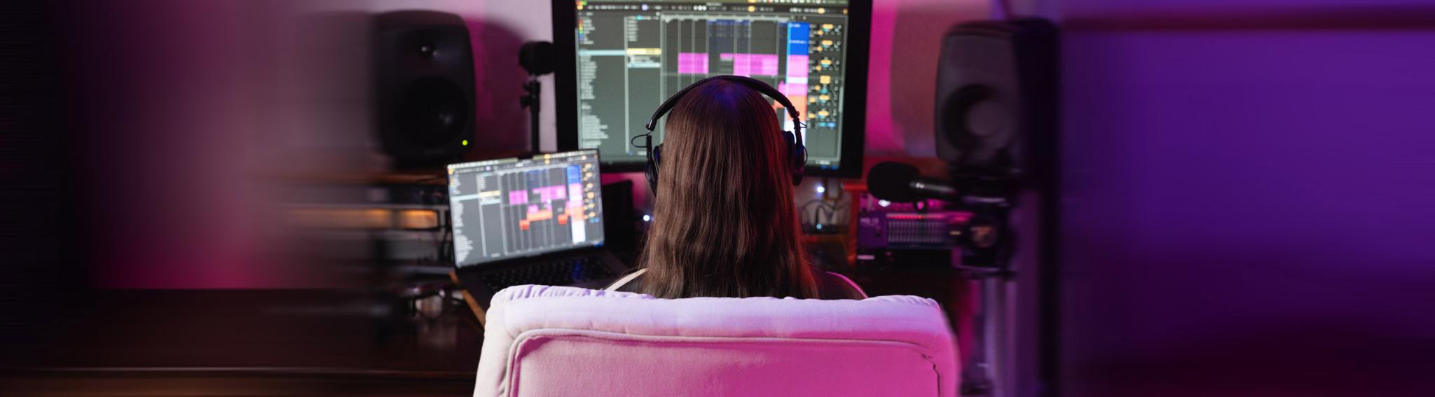 Discovery splash banner for Alina Smith | Music Production Discord server