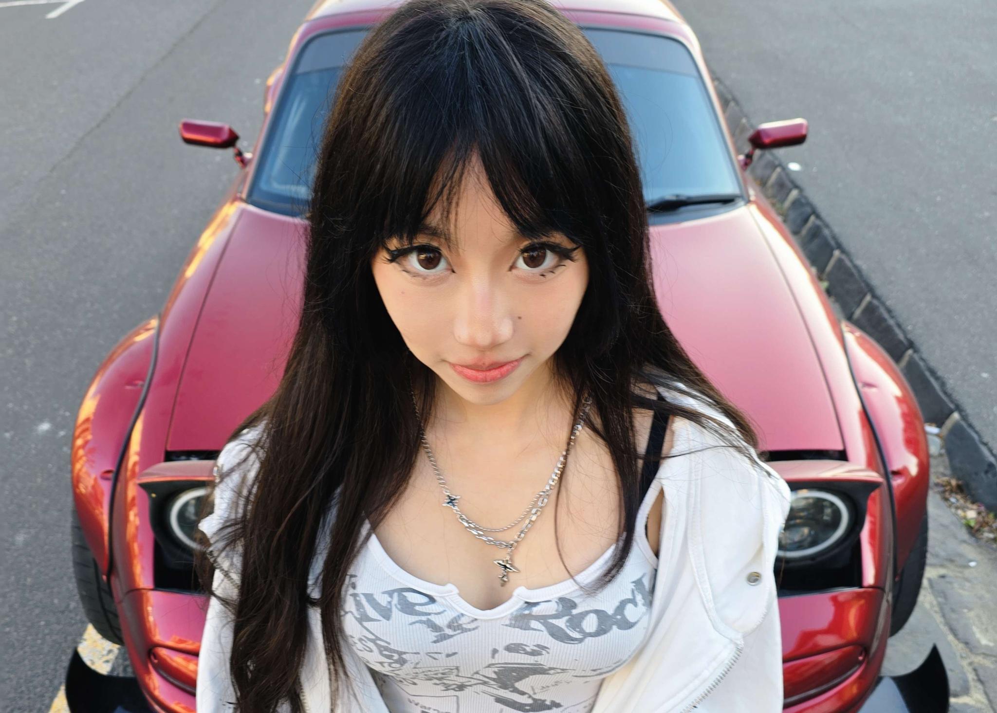 Discovery splash banner for Dinah's Family Friendly Server That Should Not Be Age Restricted Discord server