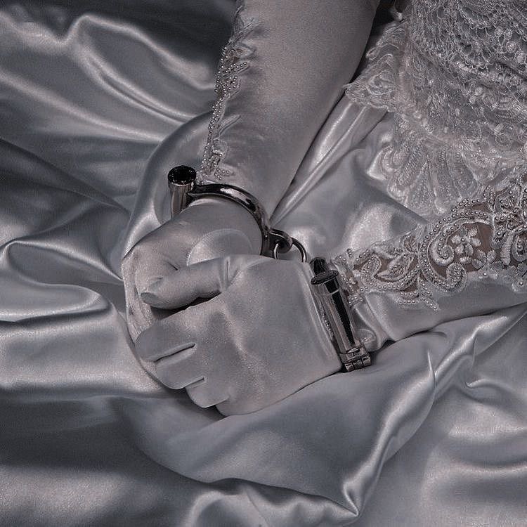 Discovery splash banner for ۶୧。The Vampire Diaries: Bloodlines 🦢 Discord server