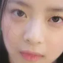 hanni_stare