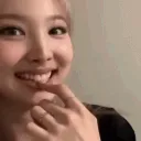 nayeon_awkwardgiggle