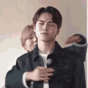 verkwanhug Discord Emoji