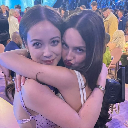 liv_hug Discord emoji