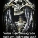 A skeleton making a heart shape with its hands with Portuguese text below.