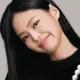 jenniepointing