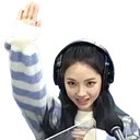 KarinaHandsup Discord Emoji