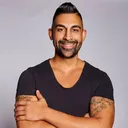 MV5BMGNjNzI2MTctZTEwNi00ODhlLThj