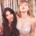 oliviaandtaylor Discord emoji