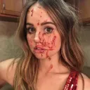 >_<