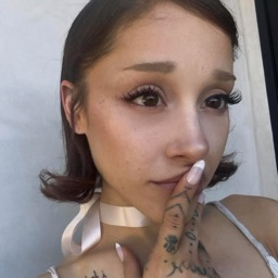 Discovery icon for Ariana Grande ݂݂ ۫ ꕤ Discord server