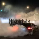 818