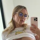 Mia's bedroom🤭 discord icon