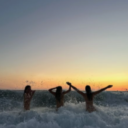 𝚌𝚘𝚞𝚜𝚒𝚗𝚜 𝚋𝚎𝚊𝚌𝚑 !  🐚 🦀 Discord server icon