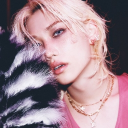 𝐬𝐤𝐳  .𖦹𓈒     𝑤𝑒 𝑠𝑡𝑎𝑦  𓂃🖊 Discord server icon