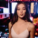 Hailee Steinfeld Central