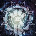 G935