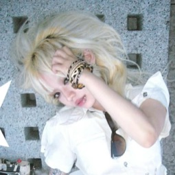 Discovery icon for 🪽 .gg/lyric ₊˚. pfps ﹒ gaming Discord server