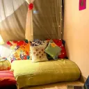 мягкие пледы, гитара, вино