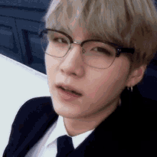 yoongi kiss (/bangtan) Discord sticker