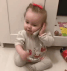 بنت منون بتتكلم