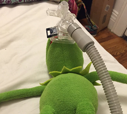 Oxygen mask | Kermit Discord sticker