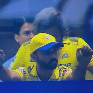mahi maar raha hai Discord sticker